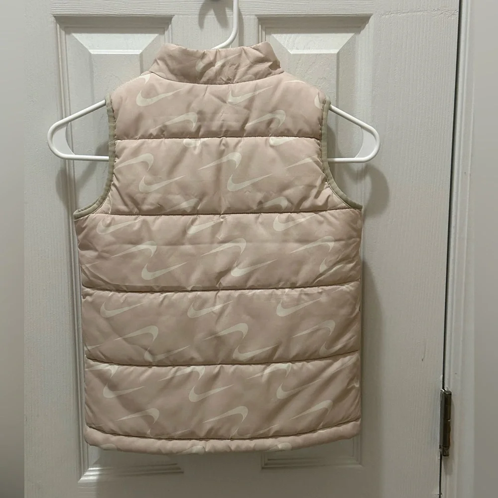 NIKE Kids puffer vest jacket size 5/6 Ivory tan